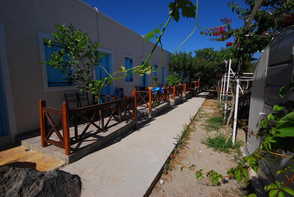 Santorini Camping/Rooms Тира Экстерьер фото